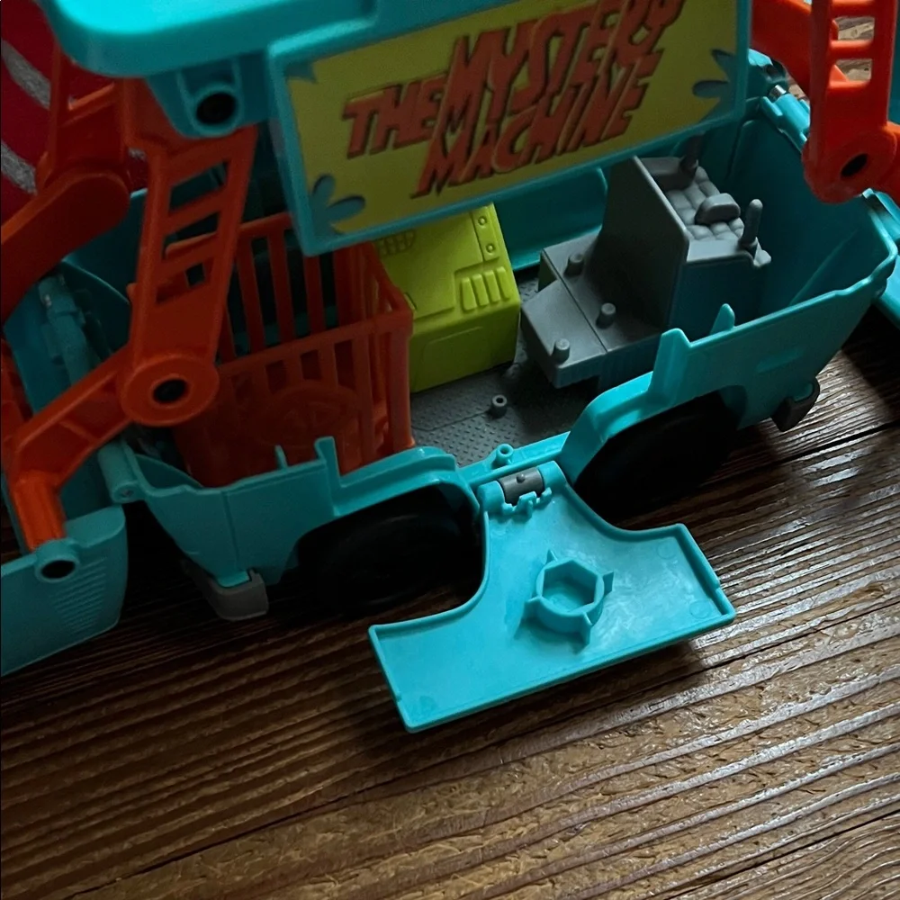 Scooby-Doo Mystery Machine Toy Van with Figure - Teal and Red